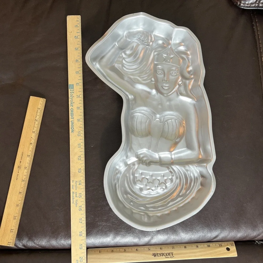 Vintage Wilton Wonder Women 1978 Retired DC Comics Birthday Cake Pan‎ Mold